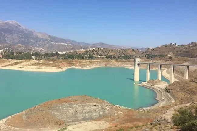 Pantano viñuela Axarquía 800