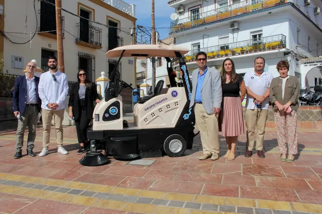 Equipo de Gobierno con representantes de la empresa durante la presetnación_5470 1024