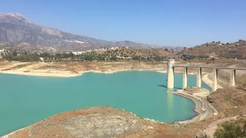 Pantano viñuela Axarquía 800