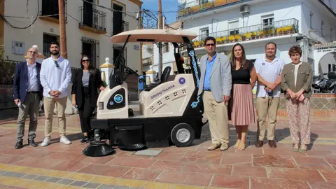 Equipo de Gobierno con representantes de la empresa durante la presetnación_5470 1024