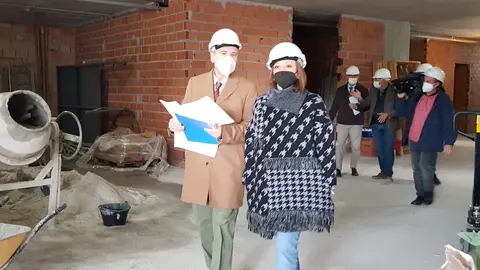 Navarro visita nuevo Centro Salud Cómpeta