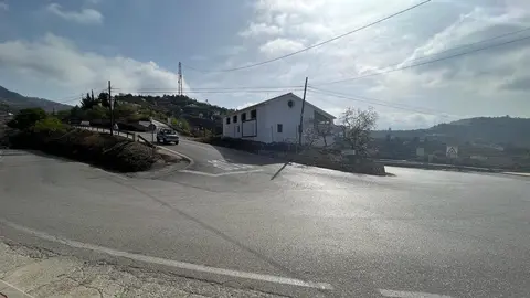 Cruce carretera A-7207