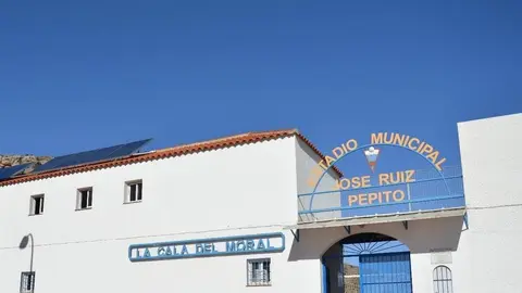 Fachada campo de futbol la Cala del Moral