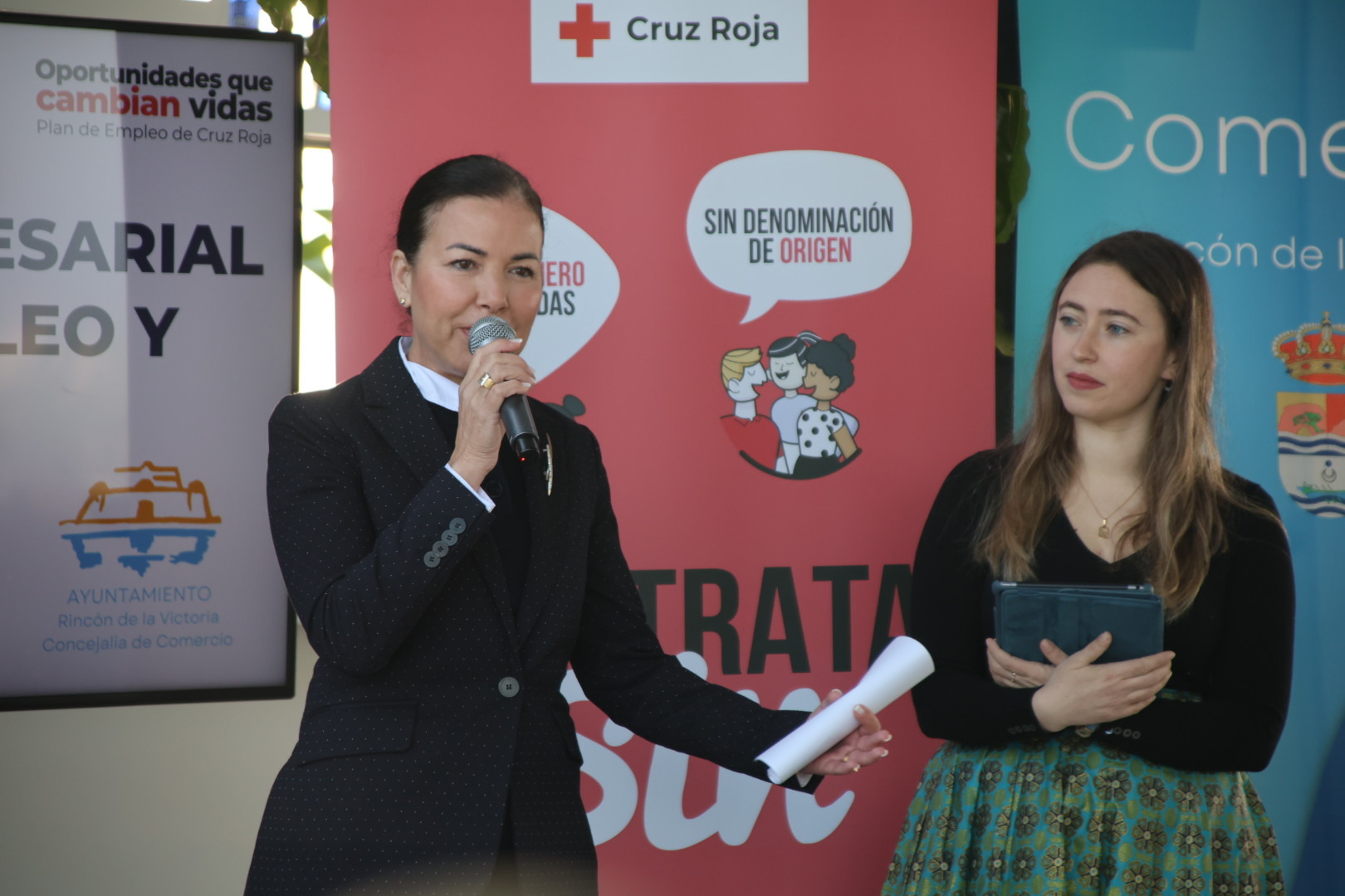 Lola Ramos, intervención acto de comercio y Cruz Roja / Foto Joaquín Belmonte Galiana